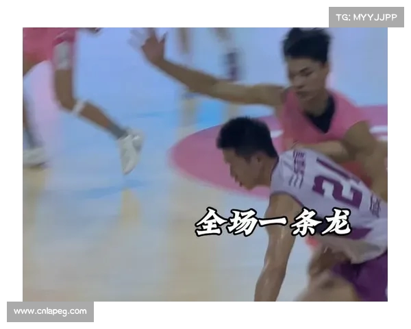 何文炜表现抢眼:贡献板,三分球精准无比!(何伟文足球) 何文炜表现抢眼:贡献板,三分球精准无比!(何伟文足球)